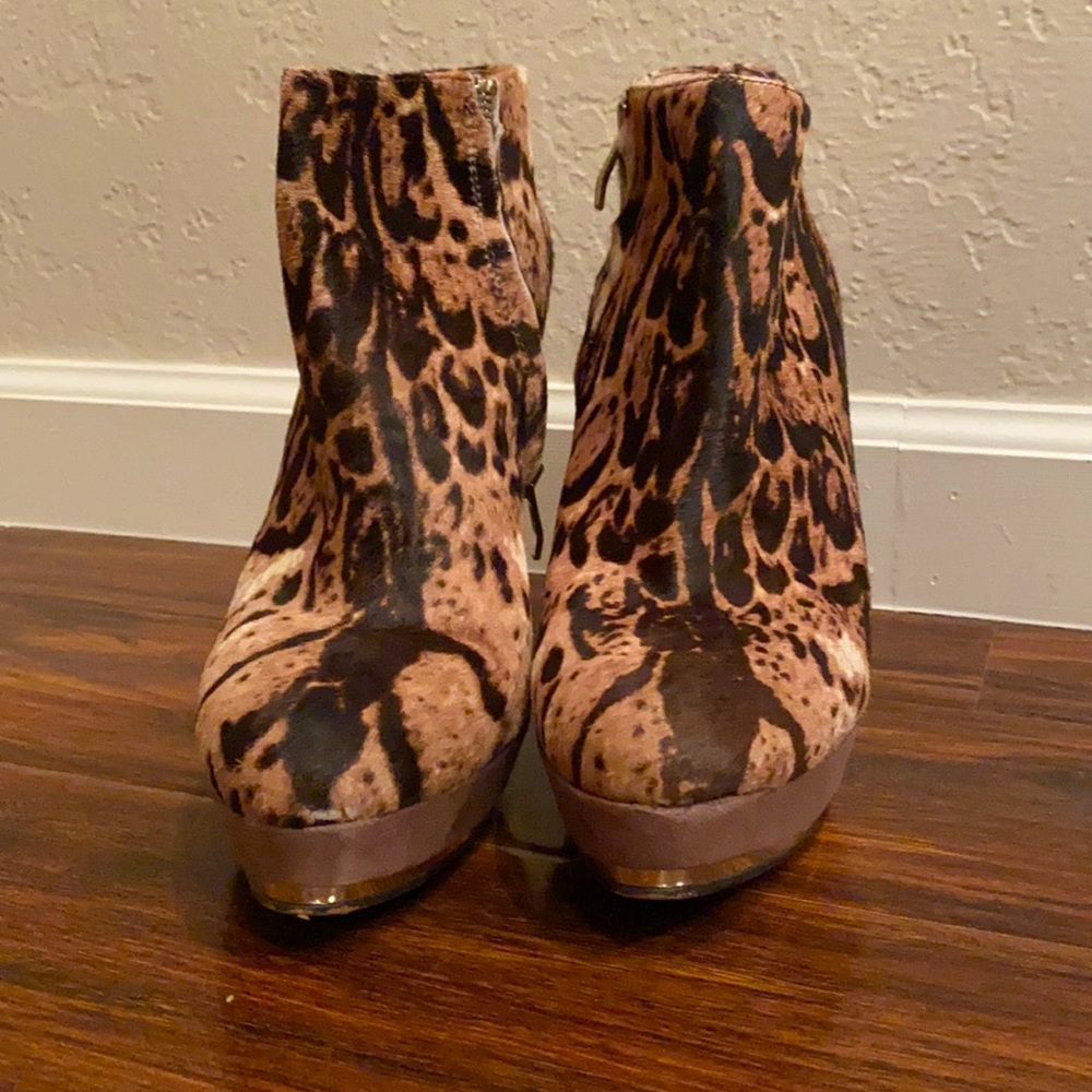 Super hot Vince Camuto  booties! FIERCE! These are gorgeous leather lining!
